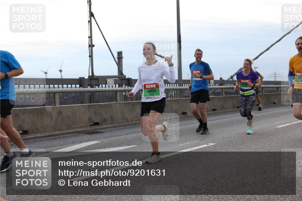 03.10.2025 - Köhlbrandbrückenlauf Lena Gebhardt http://msf.ph/oto/9201631 03.10.2025 15:46:06 Position 2 7534 meine-sportfotos.de