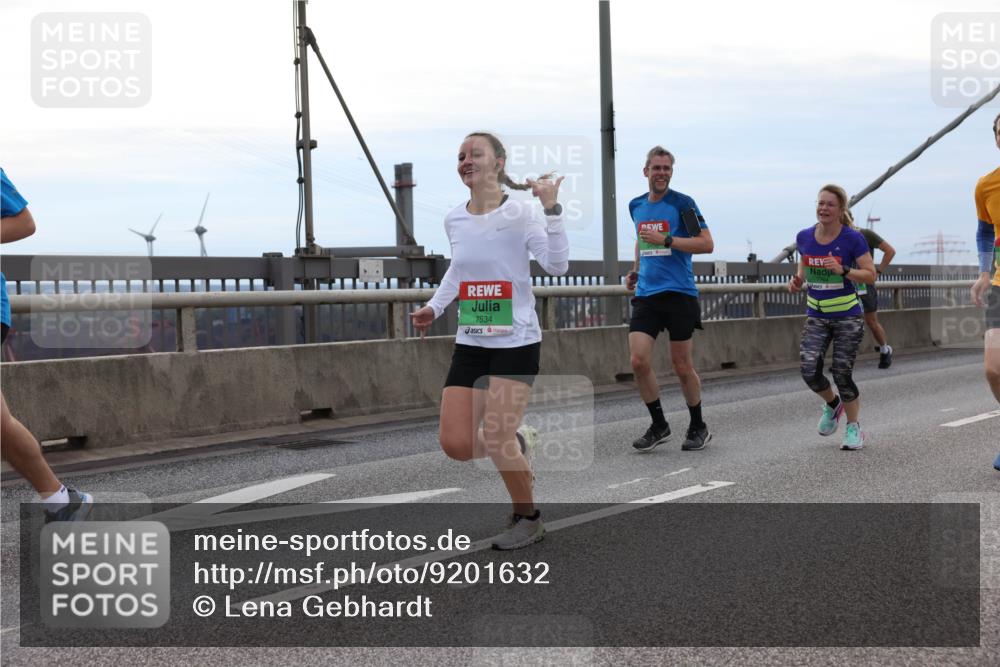 03.10.2025 - Köhlbrandbrückenlauf Lena Gebhardt http://msf.ph/oto/9201632 03.10.2025 15:46:06 Position 2 7534 meine-sportfotos.de