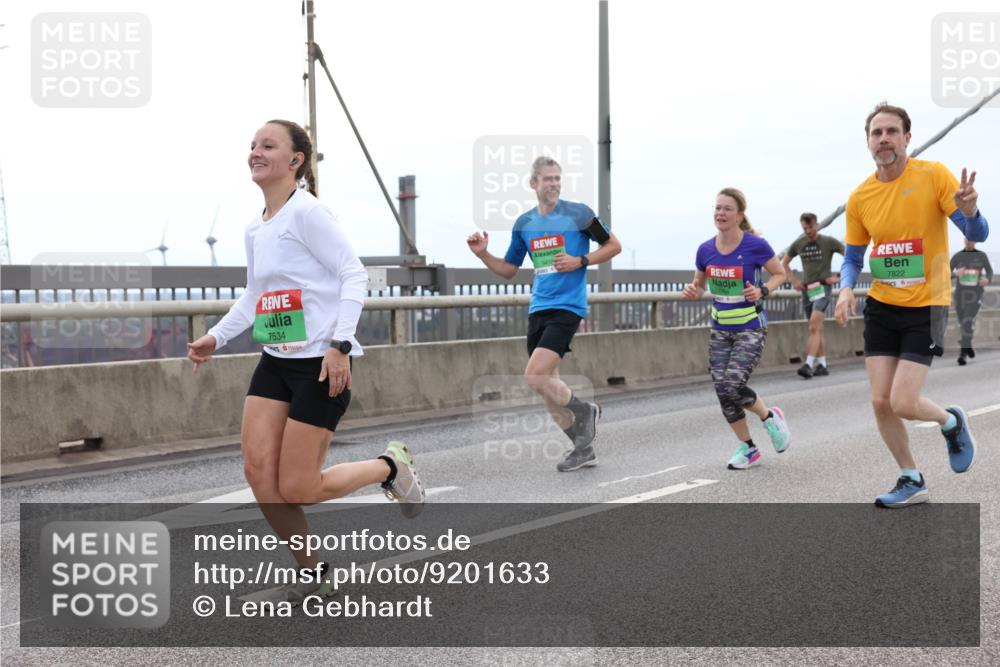 03.10.2025 - Köhlbrandbrückenlauf Lena Gebhardt http://msf.ph/oto/9201633 03.10.2025 15:46:06 Position 2 7534, 7822 meine-sportfotos.de