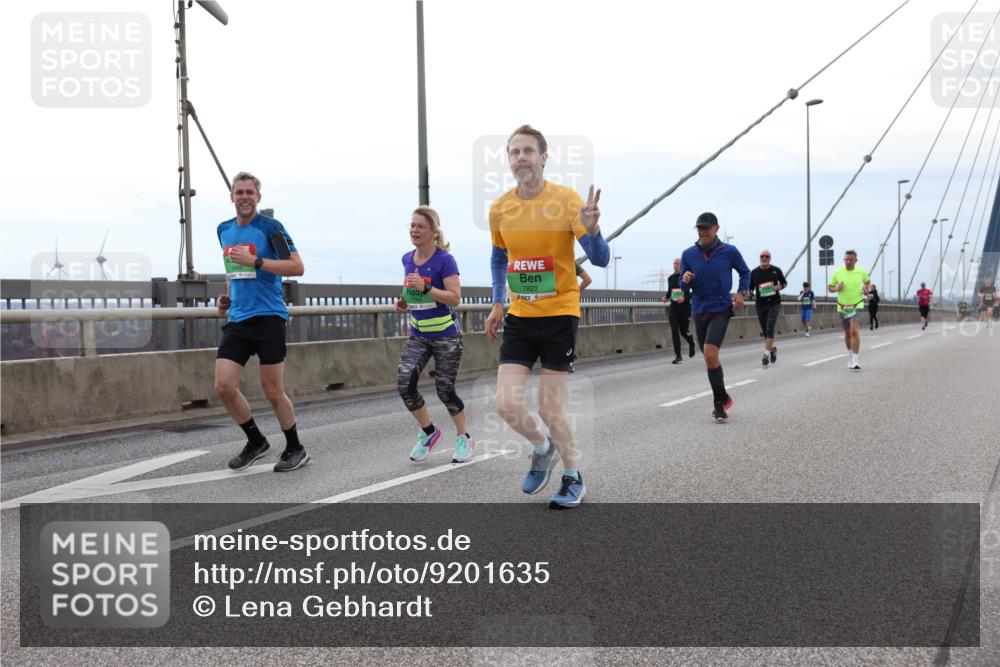 03.10.2025 - Köhlbrandbrückenlauf Lena Gebhardt http://msf.ph/oto/9201635 03.10.2025 15:46:06 Position 2 7822 meine-sportfotos.de