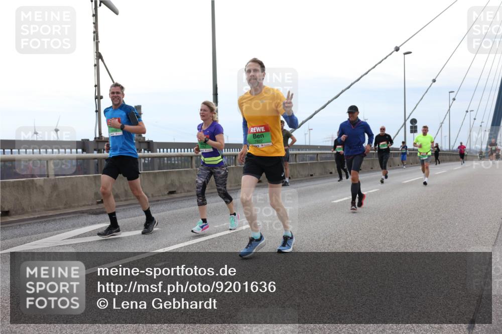 03.10.2025 - Köhlbrandbrückenlauf Lena Gebhardt http://msf.ph/oto/9201636 03.10.2025 15:46:07 Position 2 7822 meine-sportfotos.de