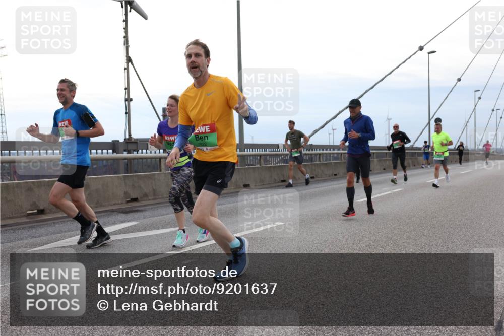 03.10.2025 - Köhlbrandbrückenlauf Lena Gebhardt http://msf.ph/oto/9201637 03.10.2025 15:46:07 Position 2 7822 meine-sportfotos.de