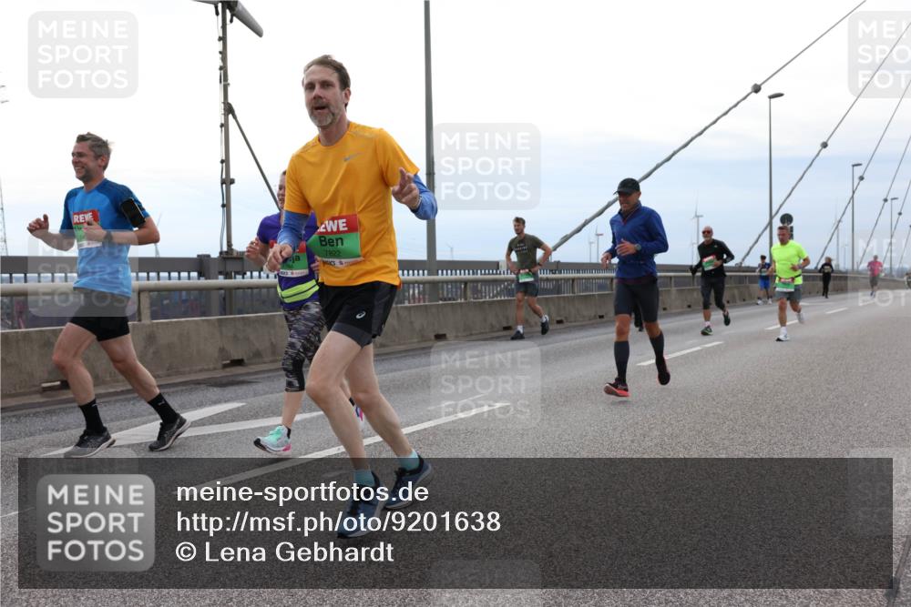 03.10.2025 - Köhlbrandbrückenlauf Lena Gebhardt http://msf.ph/oto/9201638 03.10.2025 15:46:07 Position 2 7822 meine-sportfotos.de