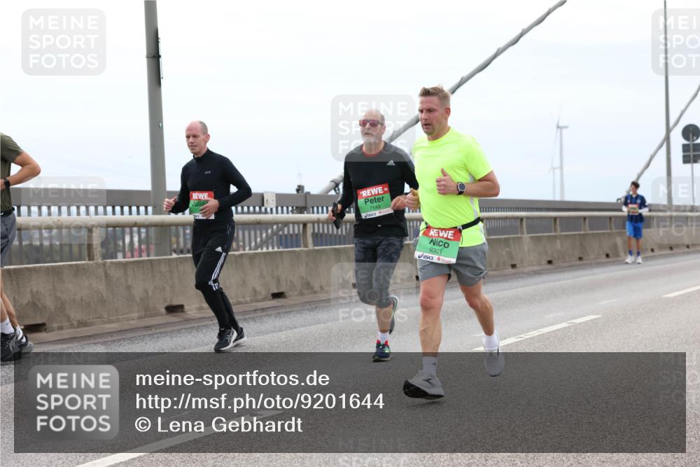 03.10.2025 - Köhlbrandbrückenlauf Lena Gebhardt http://msf.ph/oto/9201644 03.10.2025 15:46:09 Position 2 7549, 9301 meine-sportfotos.de