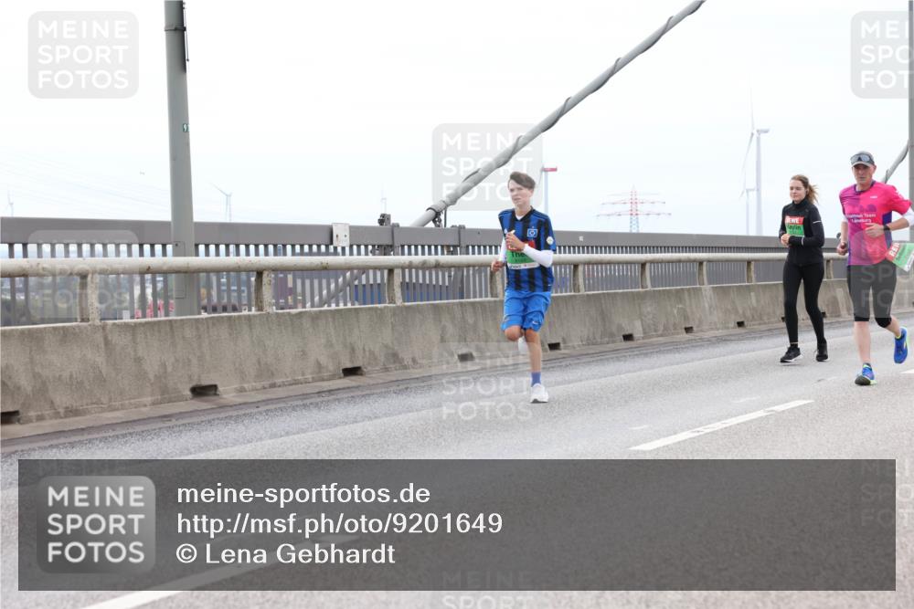 03.10.2025 - Köhlbrandbrückenlauf Lena Gebhardt http://msf.ph/oto/9201649 03.10.2025 15:46:14 Position 2 91 meine-sportfotos.de