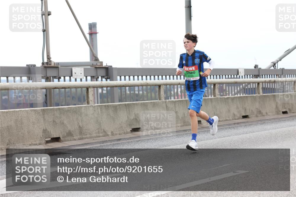 03.10.2025 - Köhlbrandbrückenlauf Lena Gebhardt http://msf.ph/oto/9201655 03.10.2025 15:46:15 Position 2 8153 meine-sportfotos.de
