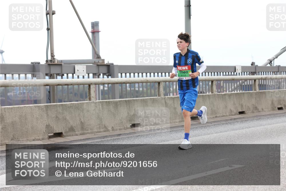 03.10.2025 - Köhlbrandbrückenlauf Lena Gebhardt http://msf.ph/oto/9201656 03.10.2025 15:46:15 Position 2 8153 meine-sportfotos.de