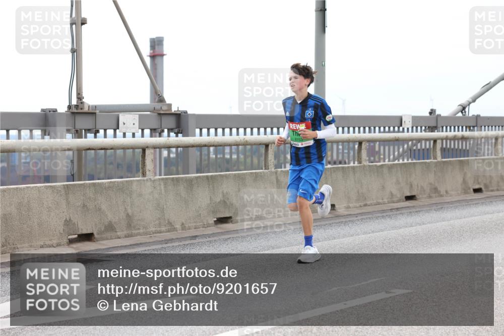 03.10.2025 - Köhlbrandbrückenlauf Lena Gebhardt http://msf.ph/oto/9201657 03.10.2025 15:46:15 Position 2 8153 meine-sportfotos.de
