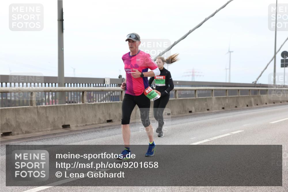 03.10.2025 - Köhlbrandbrückenlauf Lena Gebhardt http://msf.ph/oto/9201658 03.10.2025 15:46:16 Position 2 7407 meine-sportfotos.de