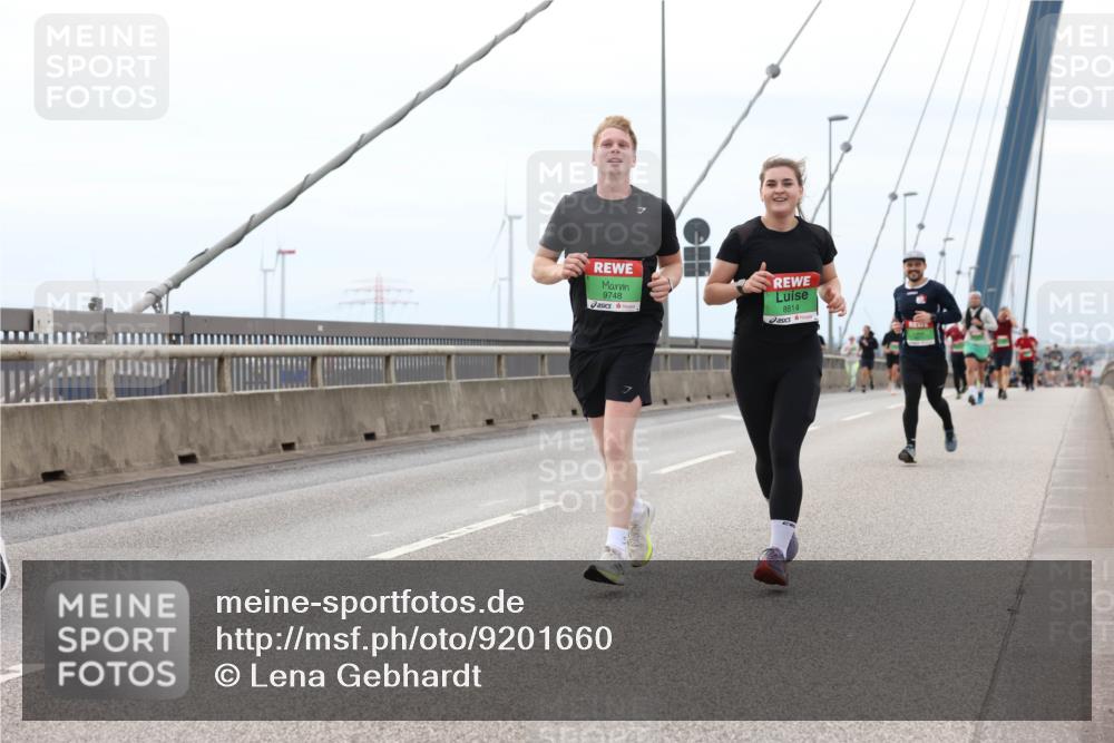 03.10.2025 - Köhlbrandbrückenlauf Lena Gebhardt http://msf.ph/oto/9201660 03.10.2025 15:46:17 Position 2 9748, 8814 meine-sportfotos.de
