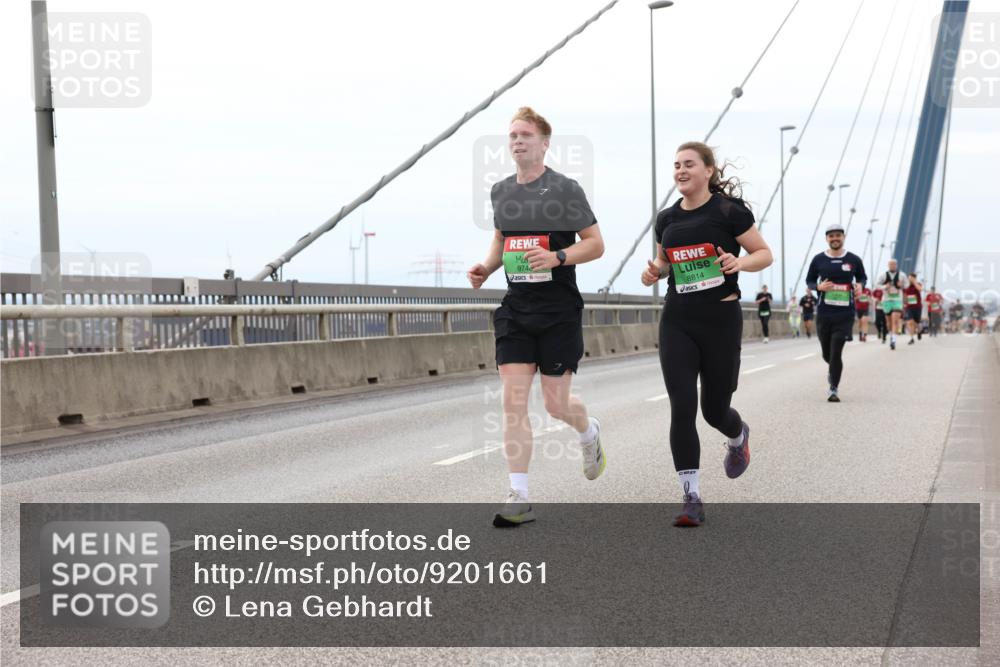 03.10.2025 - Köhlbrandbrückenlauf Lena Gebhardt http://msf.ph/oto/9201661 03.10.2025 15:46:18 Position 2 974, 8814 meine-sportfotos.de