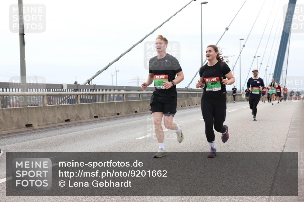 03.10.2025 - Köhlbrandbrückenlauf Lena Gebhardt http://msf.ph/oto/9201662 03.10.2025 15:46:18 Position 2 9748, 8814 meine-sportfotos.de