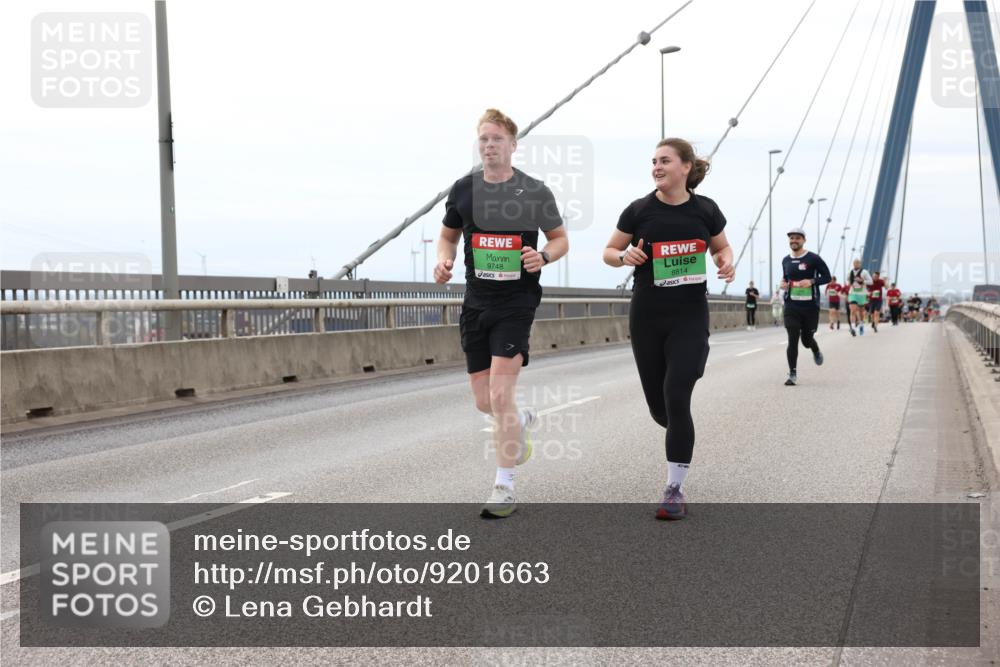 03.10.2025 - Köhlbrandbrückenlauf Lena Gebhardt http://msf.ph/oto/9201663 03.10.2025 15:46:18 Position 2 9748, 8814 meine-sportfotos.de