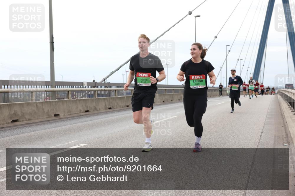 03.10.2025 - Köhlbrandbrückenlauf Lena Gebhardt http://msf.ph/oto/9201664 03.10.2025 15:46:18 Position 2 9748, 8814 meine-sportfotos.de