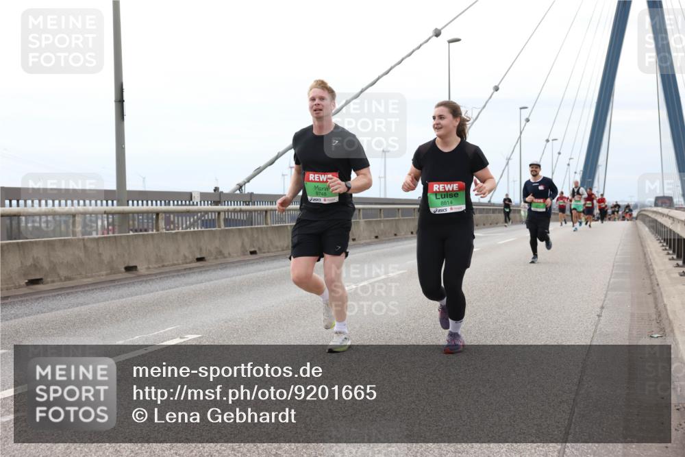 03.10.2025 - Köhlbrandbrückenlauf Lena Gebhardt http://msf.ph/oto/9201665 03.10.2025 15:46:18 Position 2 9748, 8814 meine-sportfotos.de