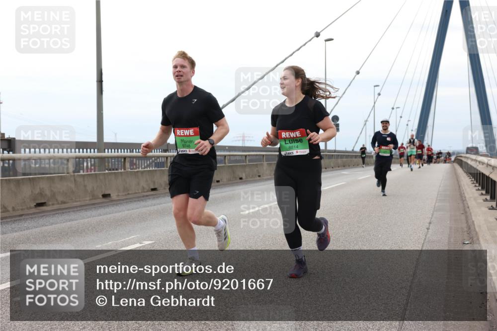 03.10.2025 - Köhlbrandbrückenlauf Lena Gebhardt http://msf.ph/oto/9201667 03.10.2025 15:46:18 Position 2 9748, 8814 meine-sportfotos.de
