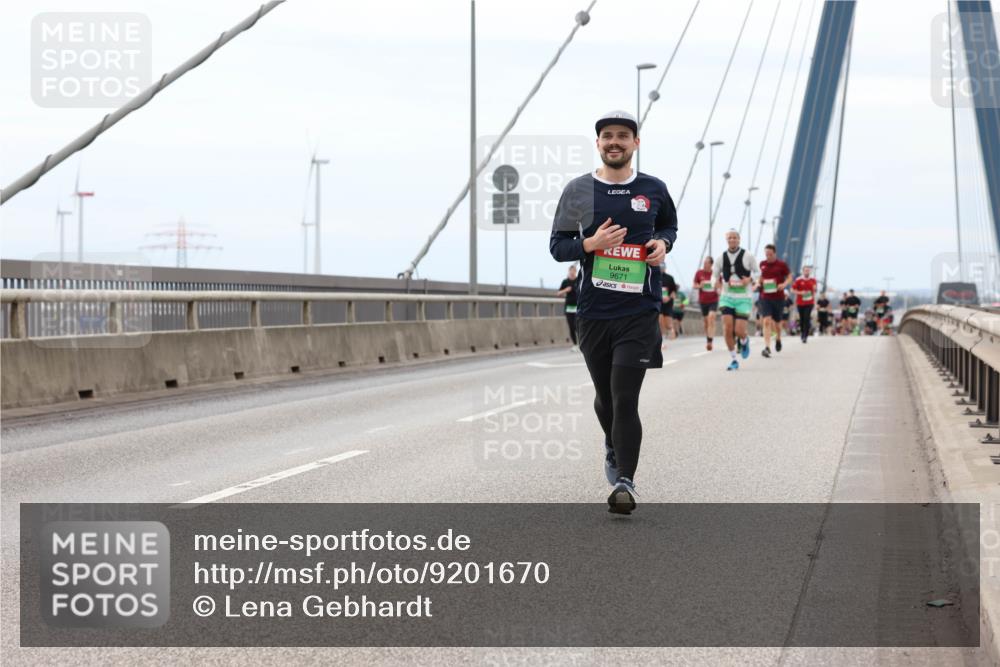 03.10.2025 - Köhlbrandbrückenlauf Lena Gebhardt http://msf.ph/oto/9201670 03.10.2025 15:46:20 Position 2 9671 meine-sportfotos.de