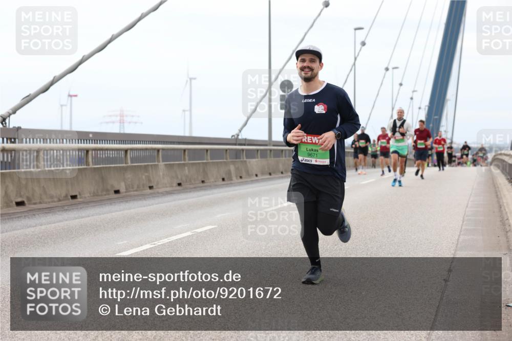 03.10.2025 - Köhlbrandbrückenlauf Lena Gebhardt http://msf.ph/oto/9201672 03.10.2025 15:46:20 Position 2 9671 meine-sportfotos.de