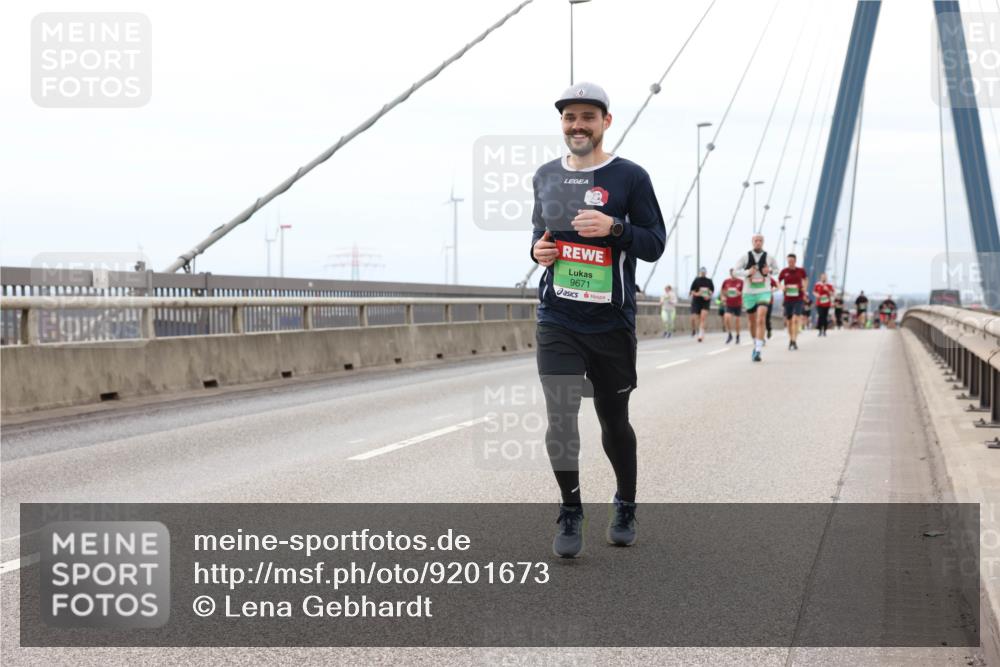 03.10.2025 - Köhlbrandbrückenlauf Lena Gebhardt http://msf.ph/oto/9201673 03.10.2025 15:46:21 Position 2 9671 meine-sportfotos.de