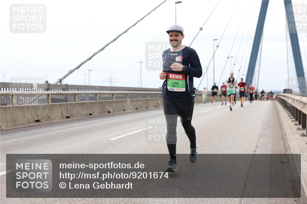 03.10.2025 - Köhlbrandbrückenlauf Lena Gebhardt http://msf.ph/oto/9201674 03.10.2025 15:46:21 Position 2 9671 meine-sportfotos.de