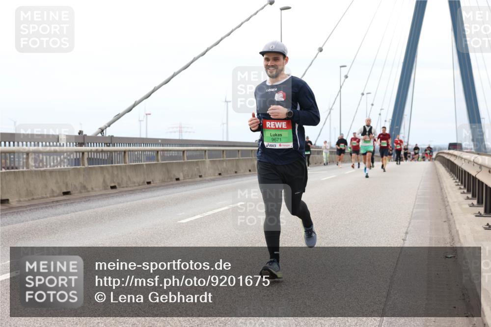 03.10.2025 - Köhlbrandbrückenlauf Lena Gebhardt http://msf.ph/oto/9201675 03.10.2025 15:46:21 Position 2 9671 meine-sportfotos.de