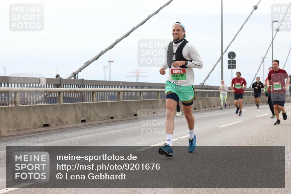 03.10.2025 - Köhlbrandbrückenlauf Lena Gebhardt http://msf.ph/oto/9201676 03.10.2025 15:46:25 Position 2 9261 meine-sportfotos.de