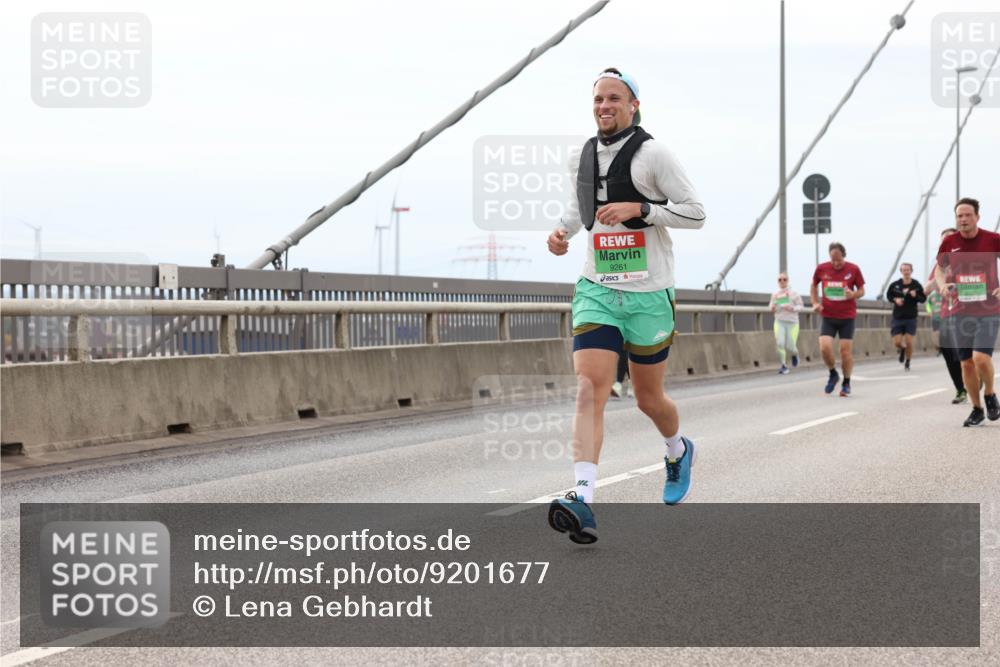 03.10.2025 - Köhlbrandbrückenlauf Lena Gebhardt http://msf.ph/oto/9201677 03.10.2025 15:46:25 Position 2 9261 meine-sportfotos.de