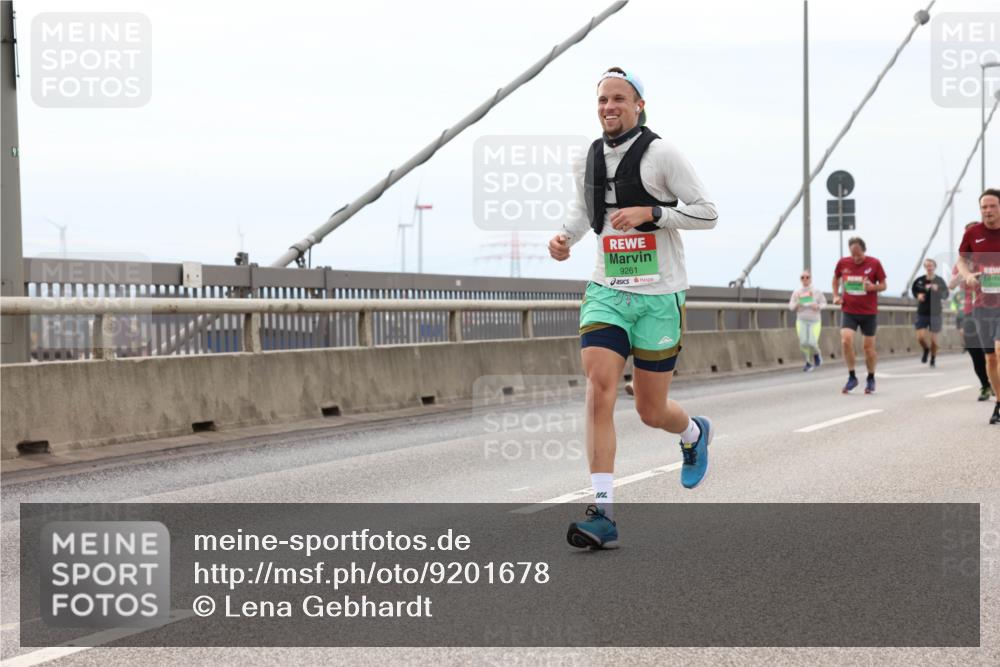 03.10.2025 - Köhlbrandbrückenlauf Lena Gebhardt http://msf.ph/oto/9201678 03.10.2025 15:46:25 Position 2 91, 9261 meine-sportfotos.de