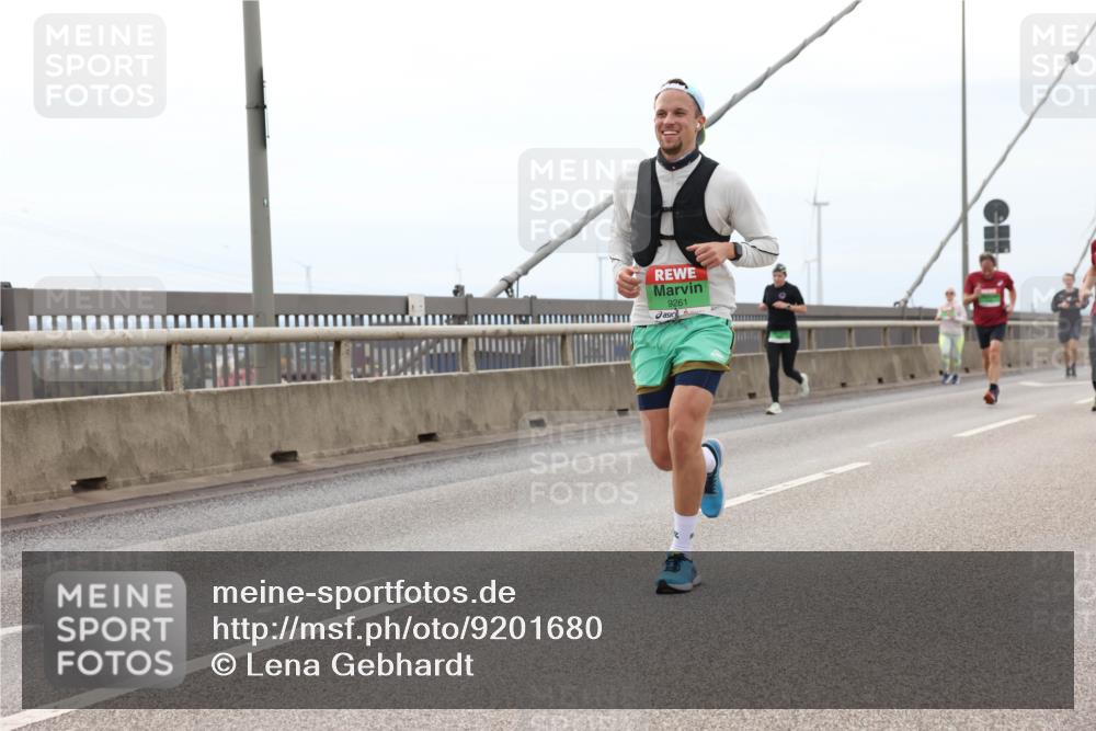 03.10.2025 - Köhlbrandbrückenlauf Lena Gebhardt http://msf.ph/oto/9201680 03.10.2025 15:46:25 Position 2 9261 meine-sportfotos.de