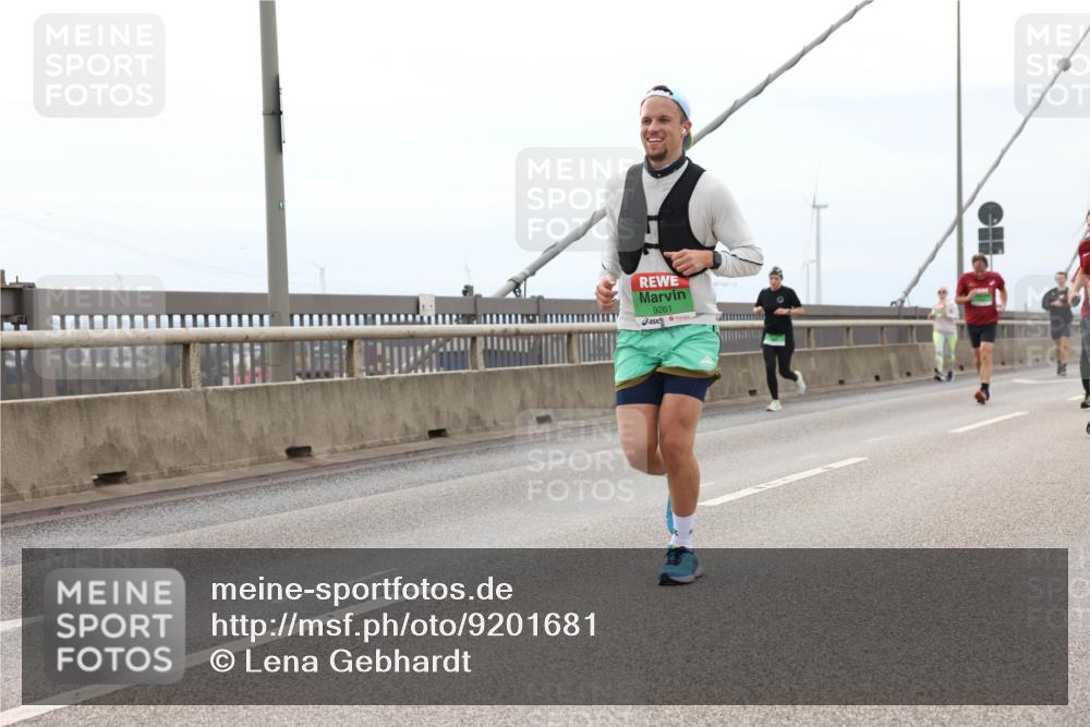 03.10.2025 - Köhlbrandbrückenlauf Lena Gebhardt http://msf.ph/oto/9201681 03.10.2025 15:46:25 Position 2 9261 meine-sportfotos.de