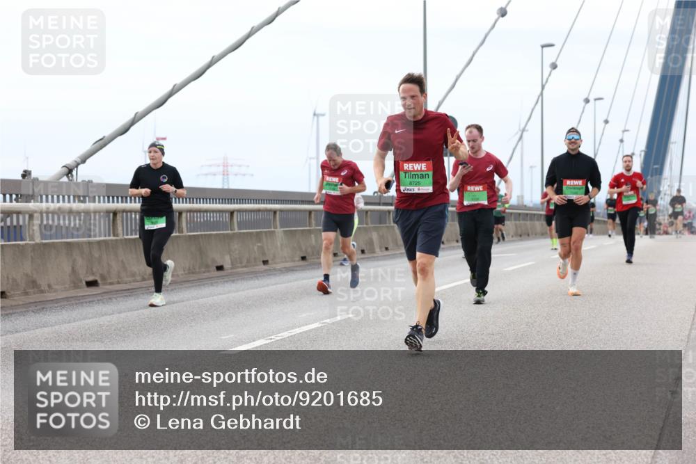 03.10.2025 - Köhlbrandbrückenlauf Lena Gebhardt http://msf.ph/oto/9201685 03.10.2025 15:46:27 Position 2 8725 meine-sportfotos.de