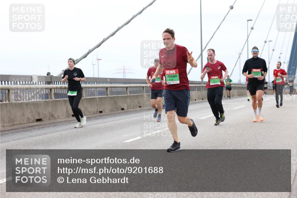 03.10.2025 - Köhlbrandbrückenlauf Lena Gebhardt http://msf.ph/oto/9201688 03.10.2025 15:46:28 Position 2 8725 meine-sportfotos.de