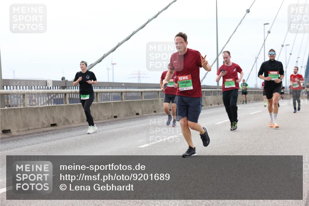 03.10.2025 - Köhlbrandbrückenlauf Lena Gebhardt http://msf.ph/oto/9201689 03.10.2025 15:46:28 Position 2 8725 meine-sportfotos.de