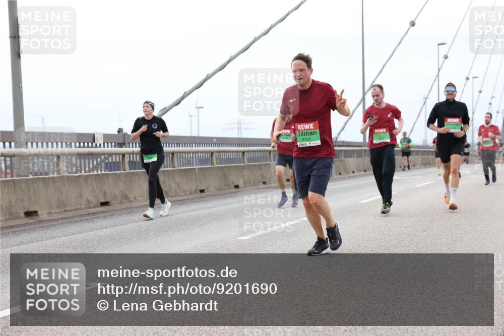 03.10.2025 - Köhlbrandbrückenlauf Lena Gebhardt http://msf.ph/oto/9201690 03.10.2025 15:46:28 Position 2 8725 meine-sportfotos.de