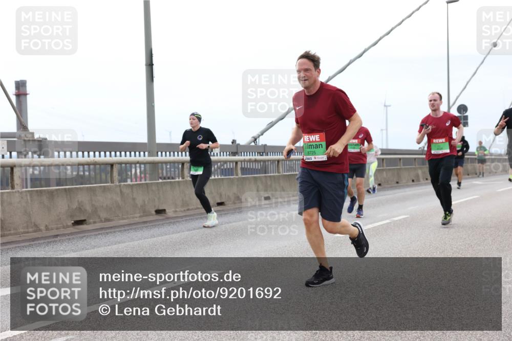 03.10.2025 - Köhlbrandbrückenlauf Lena Gebhardt http://msf.ph/oto/9201692 03.10.2025 15:46:28 Position 2 8725 meine-sportfotos.de