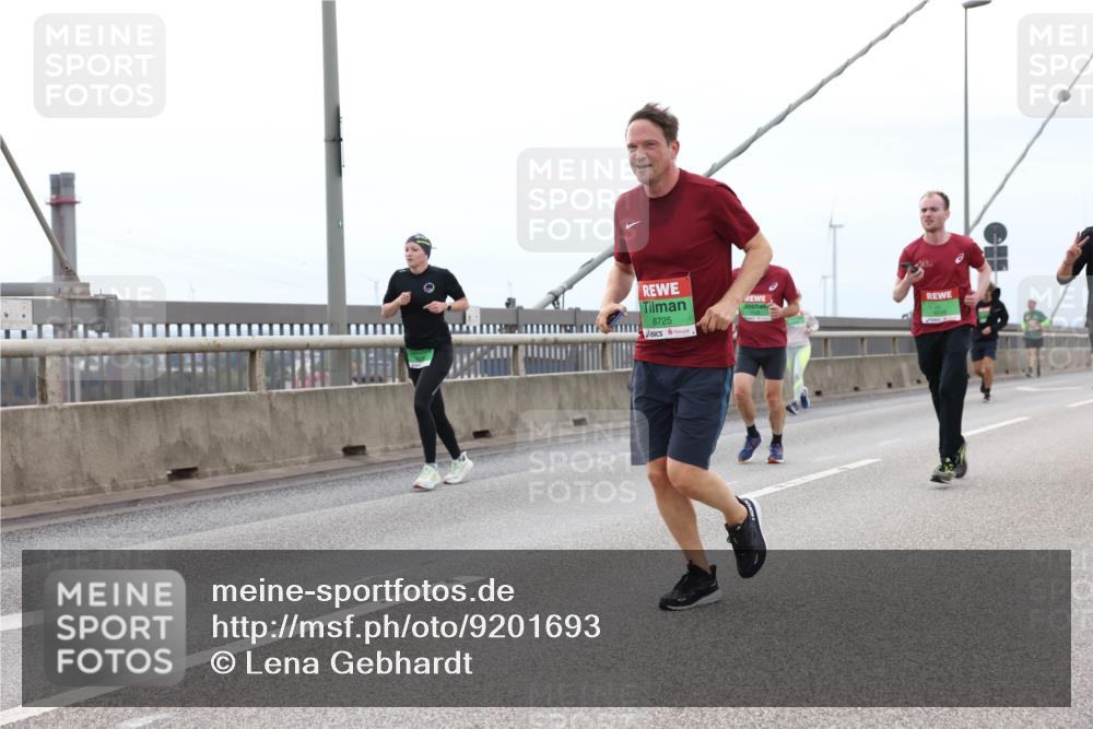 03.10.2025 - Köhlbrandbrückenlauf Lena Gebhardt http://msf.ph/oto/9201693 03.10.2025 15:46:28 Position 2 8725 meine-sportfotos.de