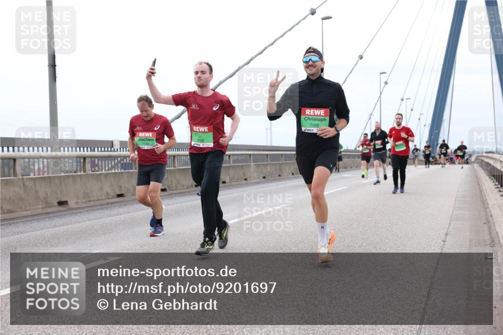 03.10.2025 - Köhlbrandbrückenlauf Lena Gebhardt http://msf.ph/oto/9201697 03.10.2025 15:46:30 Position 2 7139, 9726, 7588, 8 meine-sportfotos.de