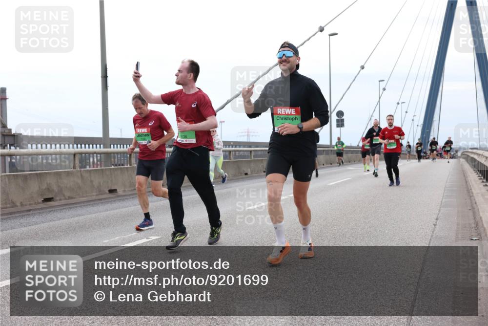 03.10.2025 - Köhlbrandbrückenlauf Lena Gebhardt http://msf.ph/oto/9201699 03.10.2025 15:46:30 Position 2 7139, 9726 meine-sportfotos.de