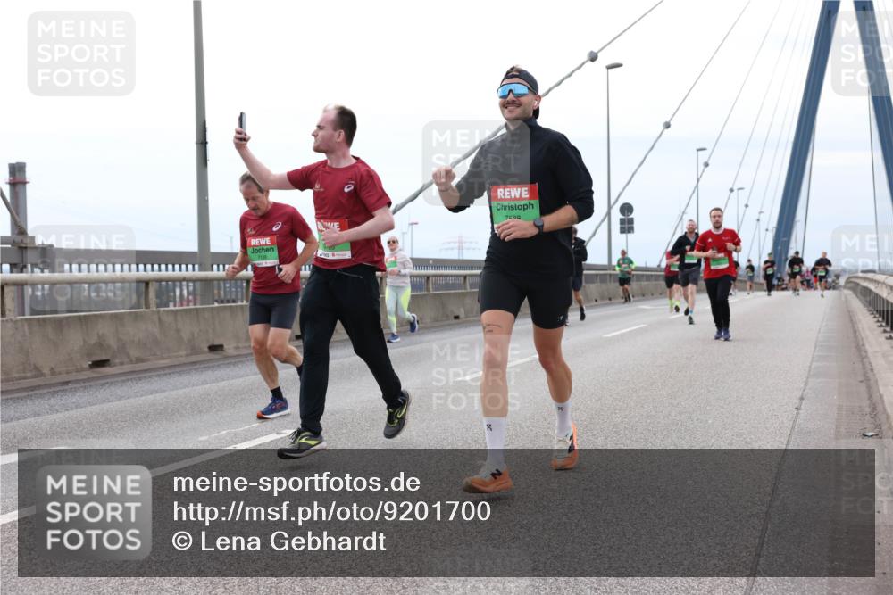 03.10.2025 - Köhlbrandbrückenlauf Lena Gebhardt http://msf.ph/oto/9201700 03.10.2025 15:46:30 Position 2 7598, 50 meine-sportfotos.de