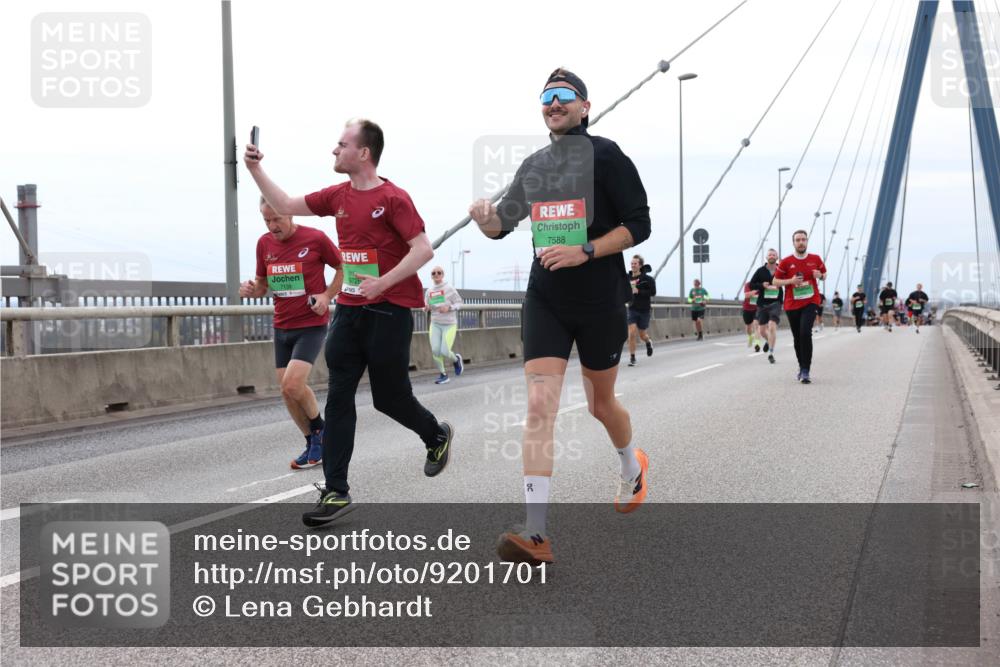 03.10.2025 - Köhlbrandbrückenlauf Lena Gebhardt http://msf.ph/oto/9201701 03.10.2025 15:46:30 Position 2 7139, 7588 meine-sportfotos.de
