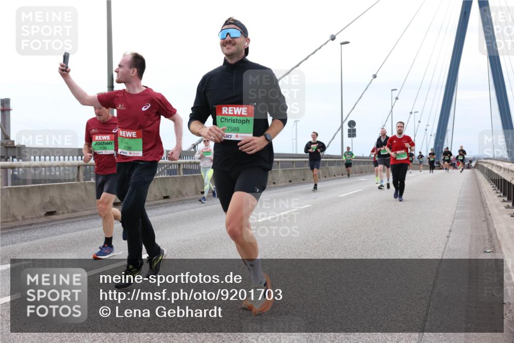 03.10.2025 - Köhlbrandbrückenlauf Lena Gebhardt http://msf.ph/oto/9201703 03.10.2025 15:46:30 Position 2 7139, 9726, 7588 meine-sportfotos.de