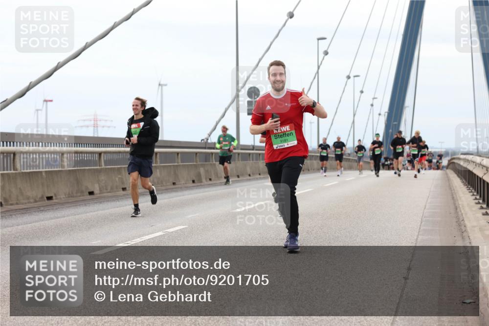 03.10.2025 - Köhlbrandbrückenlauf Lena Gebhardt http://msf.ph/oto/9201705 03.10.2025 15:46:32 Position 2 9181 meine-sportfotos.de