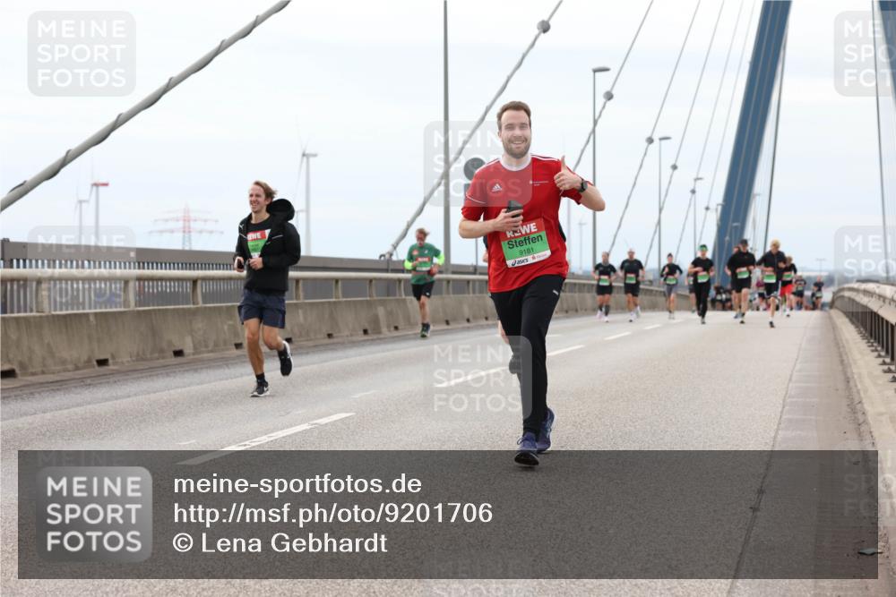 03.10.2025 - Köhlbrandbrückenlauf Lena Gebhardt http://msf.ph/oto/9201706 03.10.2025 15:46:32 Position 2 9181 meine-sportfotos.de