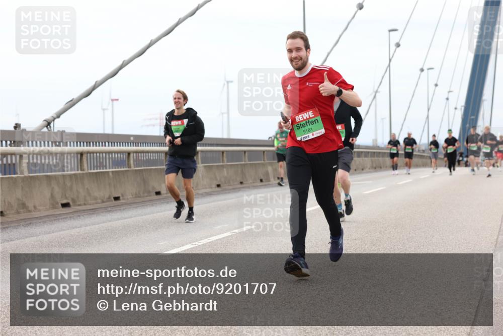 03.10.2025 - Köhlbrandbrückenlauf Lena Gebhardt http://msf.ph/oto/9201707 03.10.2025 15:46:32 Position 2 9181 meine-sportfotos.de