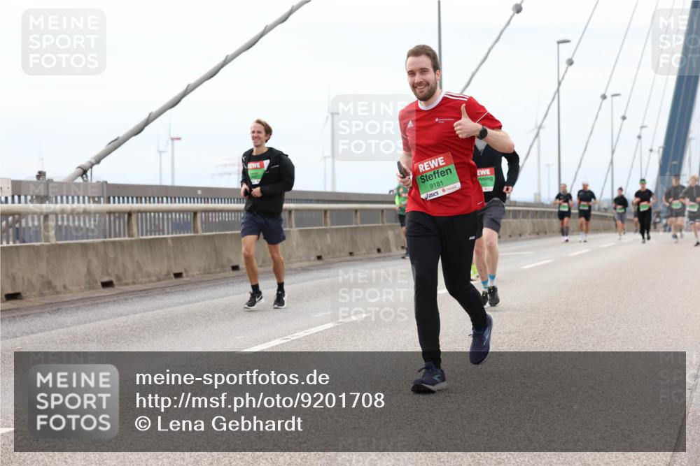 03.10.2025 - Köhlbrandbrückenlauf Lena Gebhardt http://msf.ph/oto/9201708 03.10.2025 15:46:32 Position 2 9181 meine-sportfotos.de