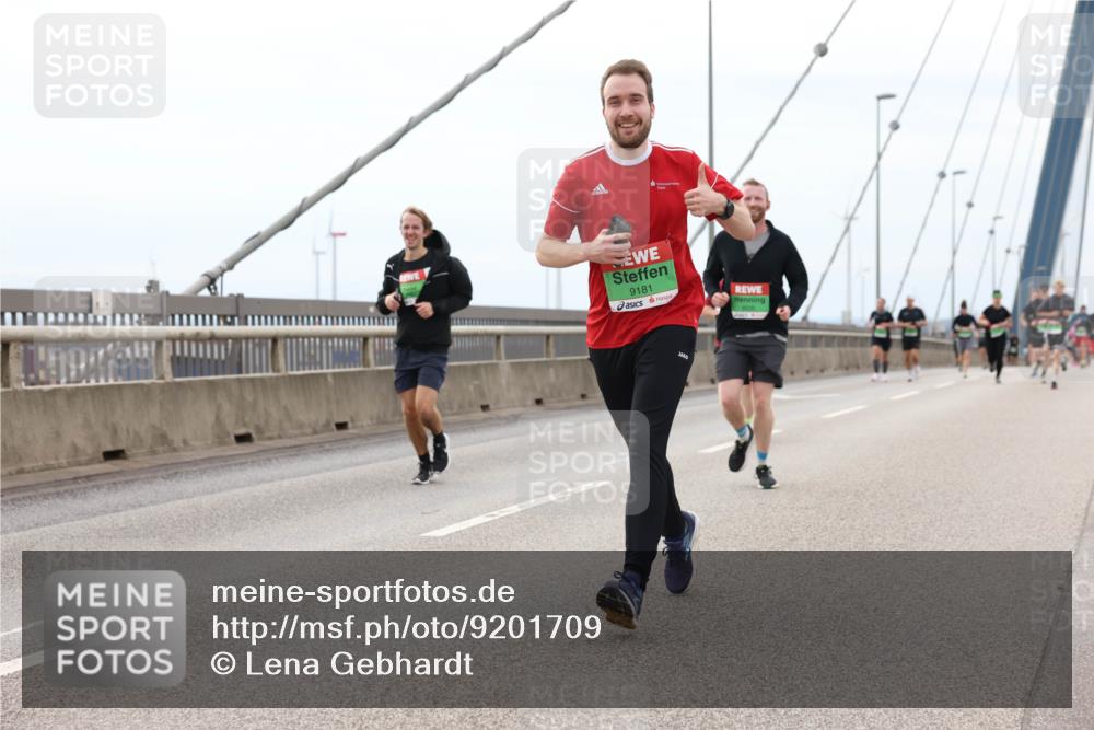 03.10.2025 - Köhlbrandbrückenlauf Lena Gebhardt http://msf.ph/oto/9201709 03.10.2025 15:46:32 Position 2 9181 meine-sportfotos.de