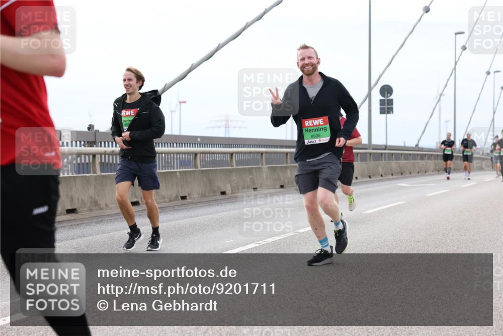 03.10.2025 - Köhlbrandbrückenlauf Lena Gebhardt http://msf.ph/oto/9201711 03.10.2025 15:46:34 Position 2 8035 meine-sportfotos.de