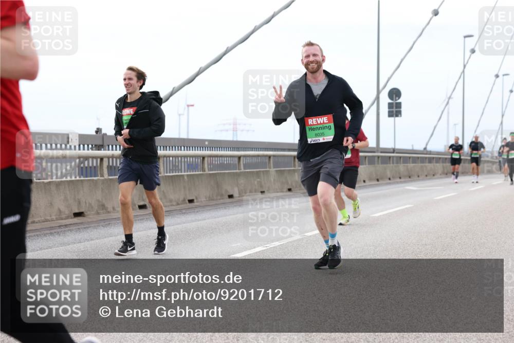03.10.2025 - Köhlbrandbrückenlauf Lena Gebhardt http://msf.ph/oto/9201712 03.10.2025 15:46:34 Position 2 8035 meine-sportfotos.de
