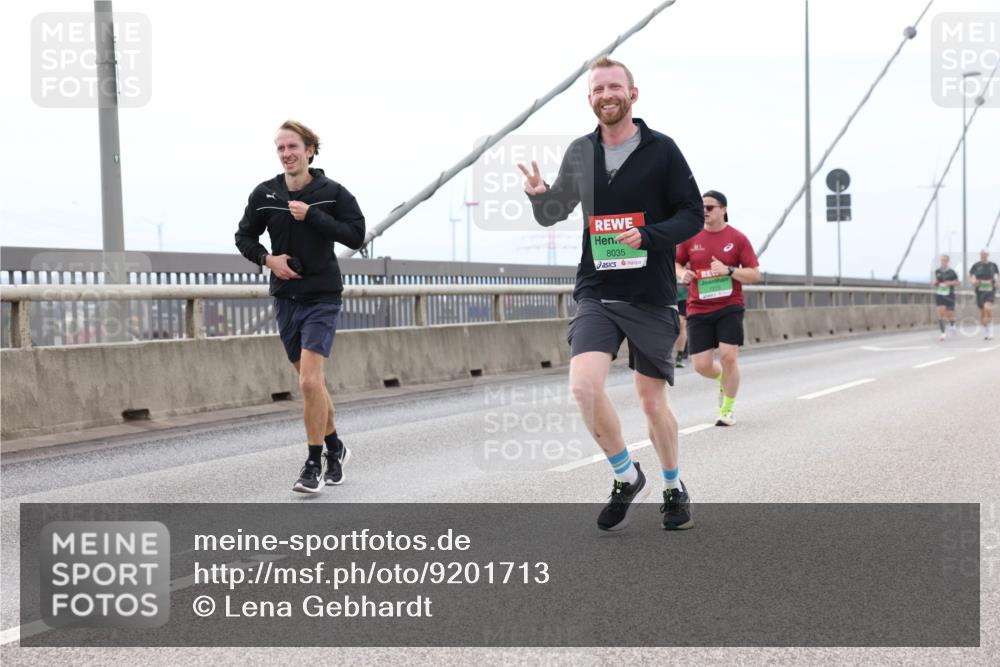 03.10.2025 - Köhlbrandbrückenlauf Lena Gebhardt http://msf.ph/oto/9201713 03.10.2025 15:46:34 Position 2 8035 meine-sportfotos.de