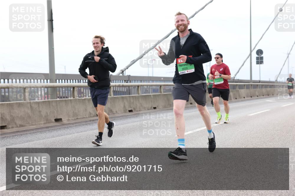 03.10.2025 - Köhlbrandbrückenlauf Lena Gebhardt http://msf.ph/oto/9201715 03.10.2025 15:46:34 Position 2 8035 meine-sportfotos.de